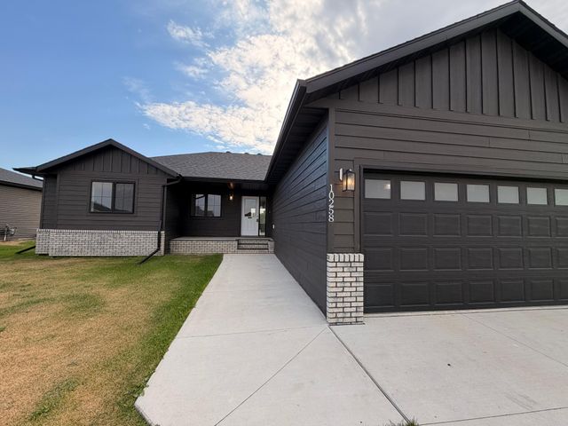 10258 Burgundy Drive, Horace, ND 58047