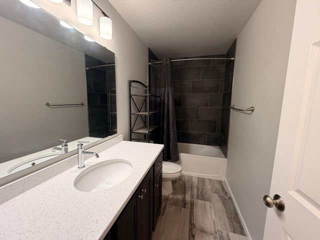 10258 Burgundy Drive, Horace, ND 58047