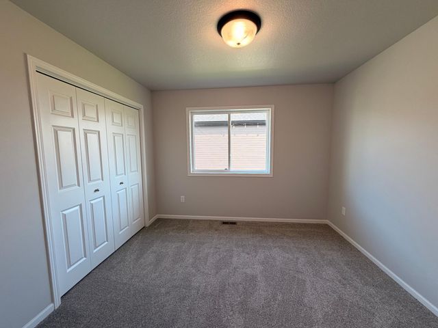 10258 Burgundy Drive, Horace, ND 58047