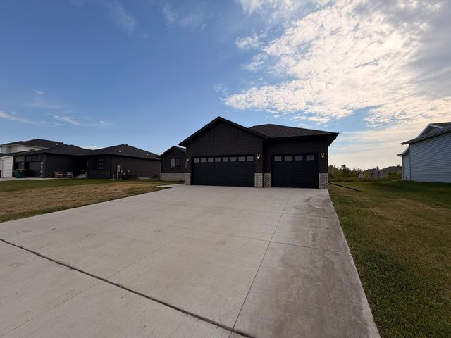 10258 Burgundy Drive, Horace, ND 58047