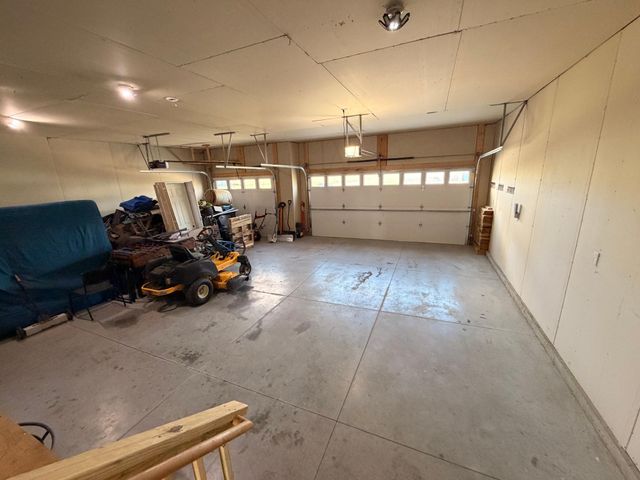 10258 Burgundy Drive, Horace, ND 58047