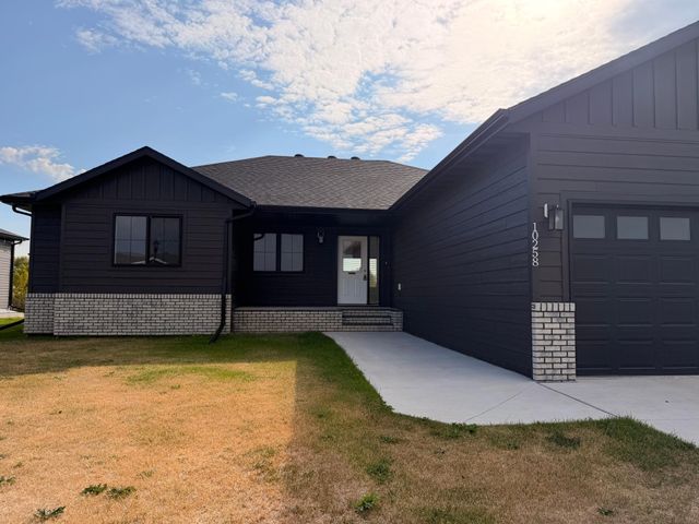 10258 Burgundy Drive, Horace, ND 58047