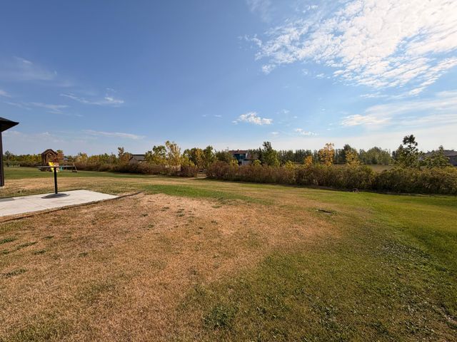 10258 Burgundy Drive, Horace, ND 58047