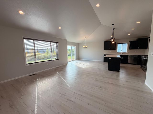 10258 Burgundy Drive, Horace, ND 58047