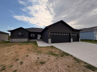 10258 Burgundy Drive, Horace, ND 58047
