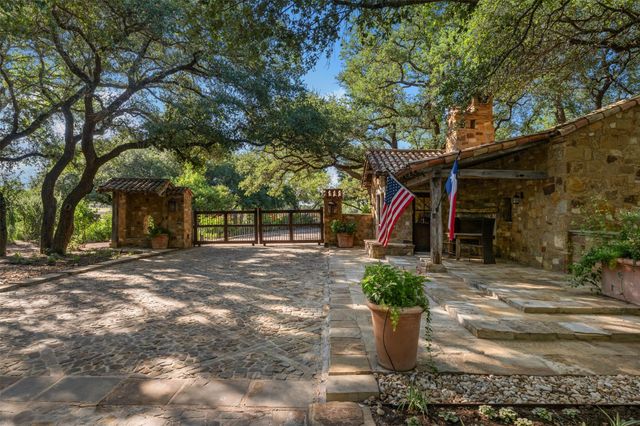 165 Plaza Escondido, Horseshoe Bay, TX 78657