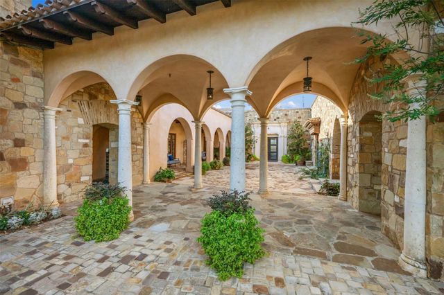 165 Plaza Escondido, Horseshoe Bay, TX 78657