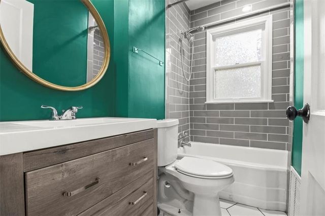 101 E Pocahontas Lane, Kansas City, MO 64114