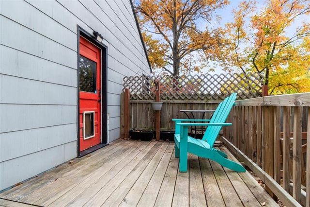 101 E Pocahontas Lane, Kansas City, MO 64114