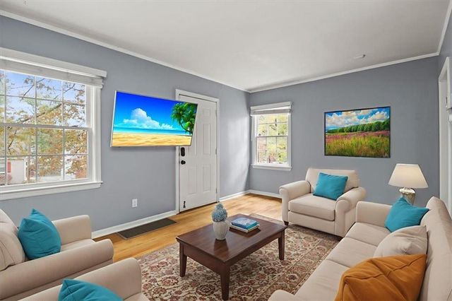 101 E Pocahontas Lane, Kansas City, MO 64114