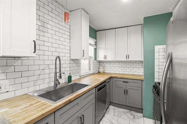 101 E Pocahontas Lane, Kansas City, MO 64114