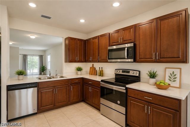 2220 NE 5th AVE, Cape Coral, FL 33909