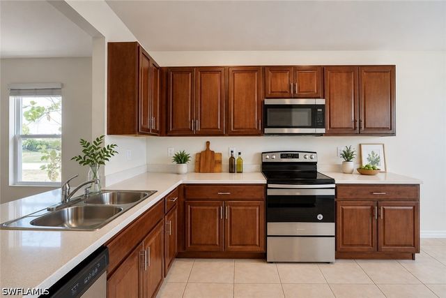 2220 NE 5th AVE, Cape Coral, FL 33909