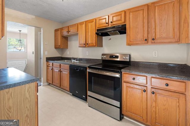 7410 Petunia Drive, Riverdale, GA 30296