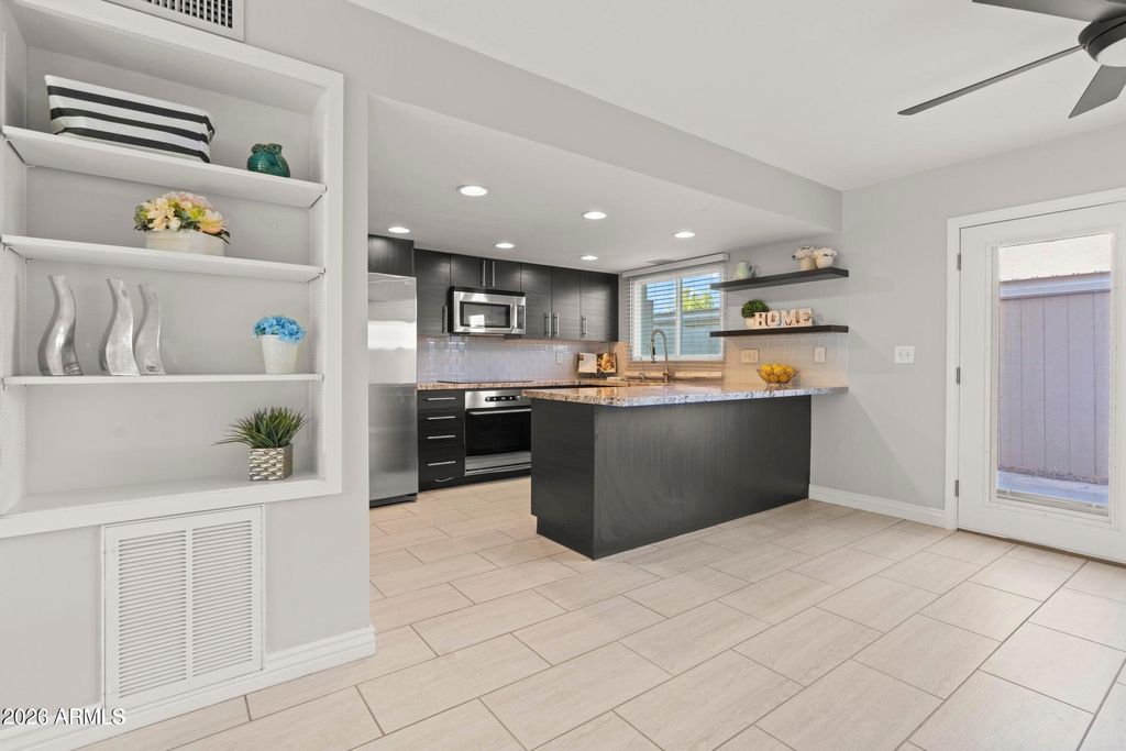 6909 E OSBORN Road A, Scottsdale, AZ 85251