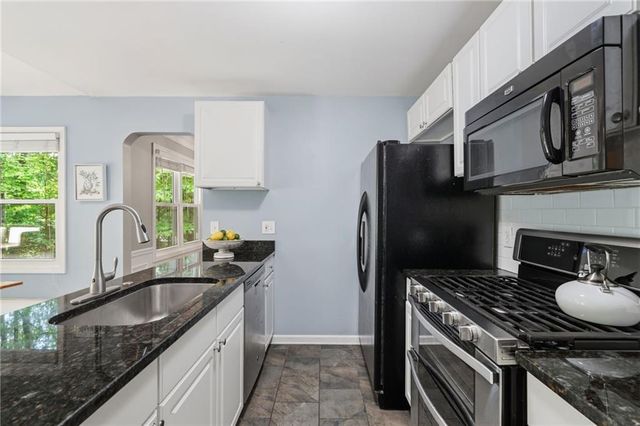 304 Rose Creek Way, Woodstock, GA 30189