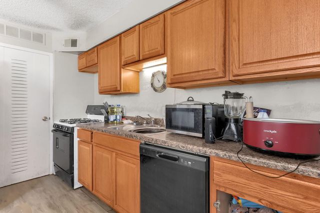 219 Buckeye Circle, Columbus, OH 43217