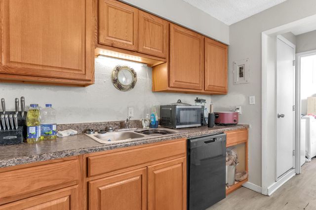 219 Buckeye Circle, Columbus, OH 43217