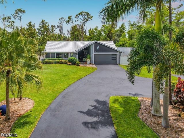 6284 Scott LN, Fort Myers, FL 33966