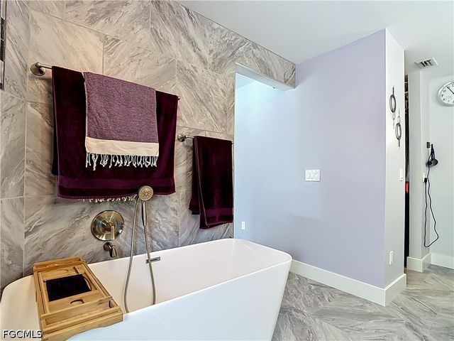 6284 Scott LN, Fort Myers, FL 33966