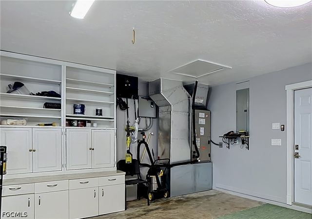 6284 Scott LN, Fort Myers, FL 33966