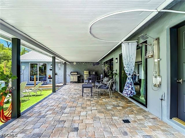 6284 Scott LN, Fort Myers, FL 33966