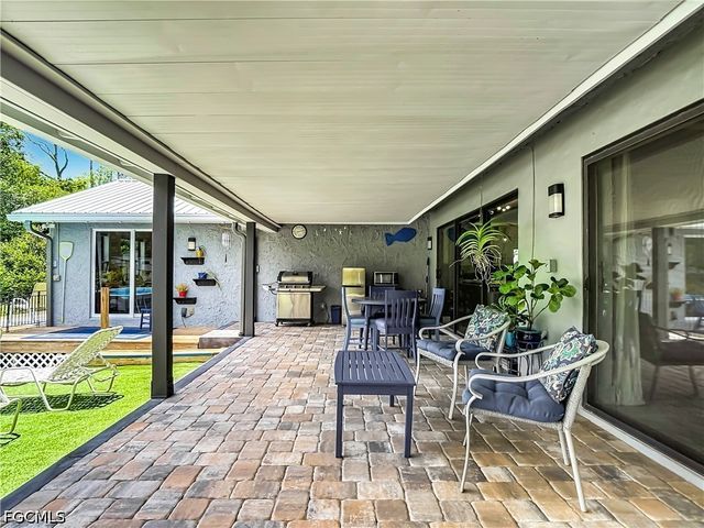 6284 Scott LN, Fort Myers, FL 33966