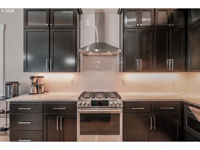 494 Troon Ave, Woodburn, OR 97071