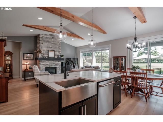 494 Troon Ave, Woodburn, OR 97071