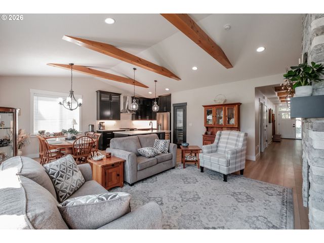 494 Troon Ave, Woodburn, OR 97071