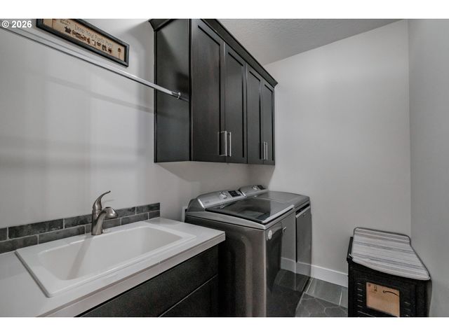 494 Troon Ave, Woodburn, OR 97071