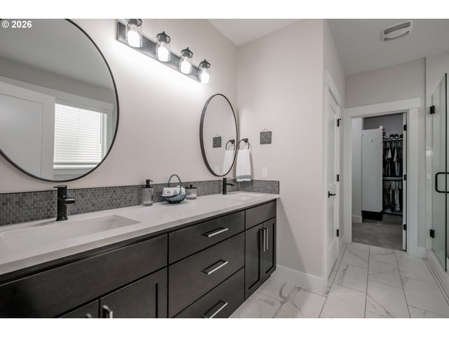 494 Troon Ave, Woodburn, OR 97071