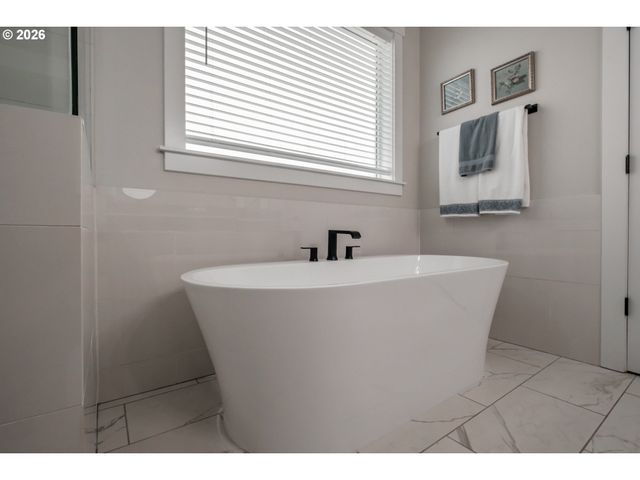 494 Troon Ave, Woodburn, OR 97071