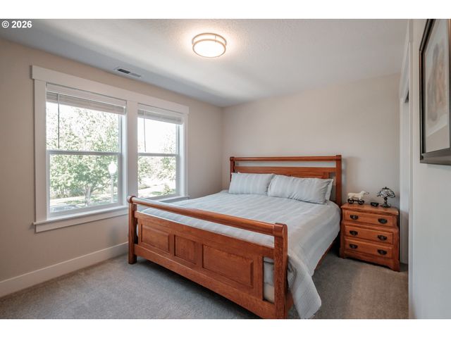 494 Troon Ave, Woodburn, OR 97071