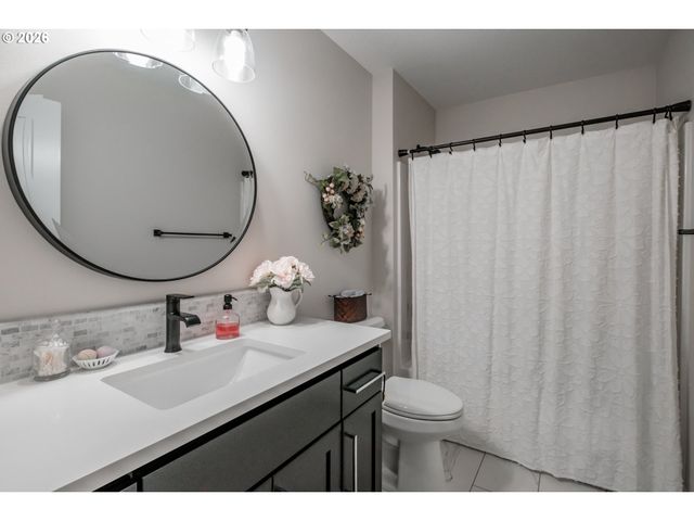 494 Troon Ave, Woodburn, OR 97071