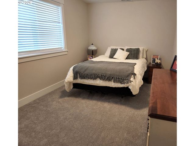 494 Troon Ave, Woodburn, OR 97071