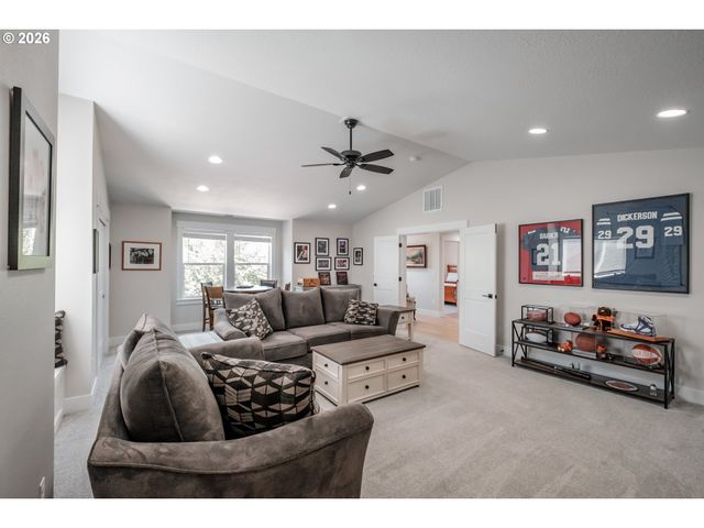 494 Troon Ave, Woodburn, OR 97071