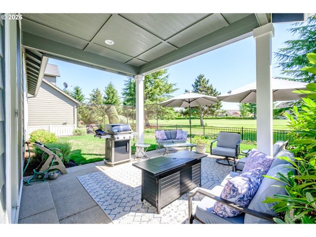 494 Troon Ave, Woodburn, OR 97071