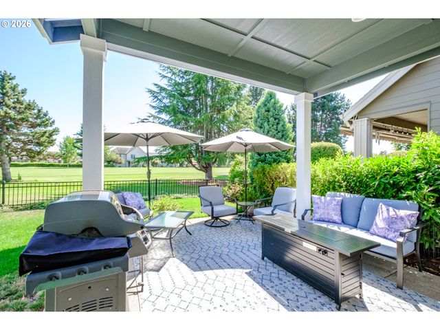 494 Troon Ave, Woodburn, OR 97071