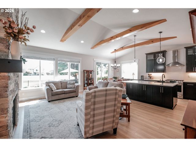 494 Troon Ave, Woodburn, OR 97071