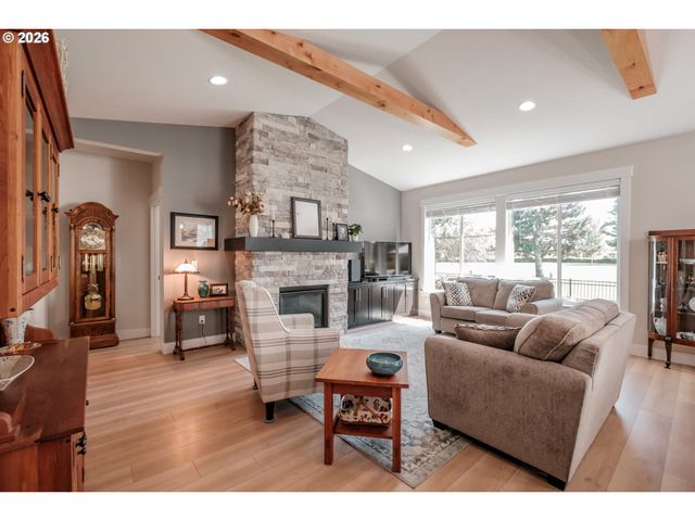 494 Troon Ave, Woodburn, OR 97071