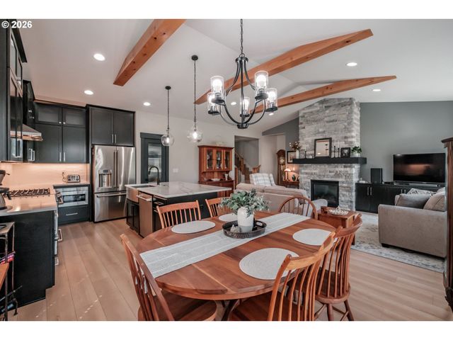 494 Troon Ave, Woodburn, OR 97071