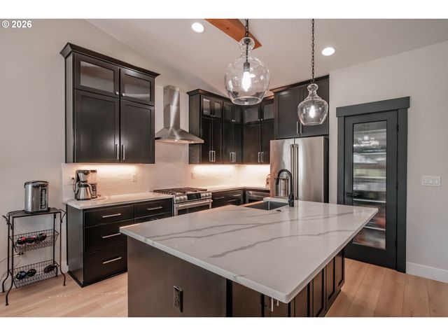 494 Troon Ave, Woodburn, OR 97071