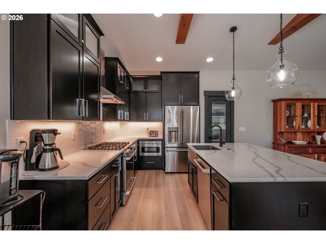 494 Troon Ave, Woodburn, OR 97071