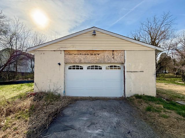 421 7th ST, Vinton, VA 24179