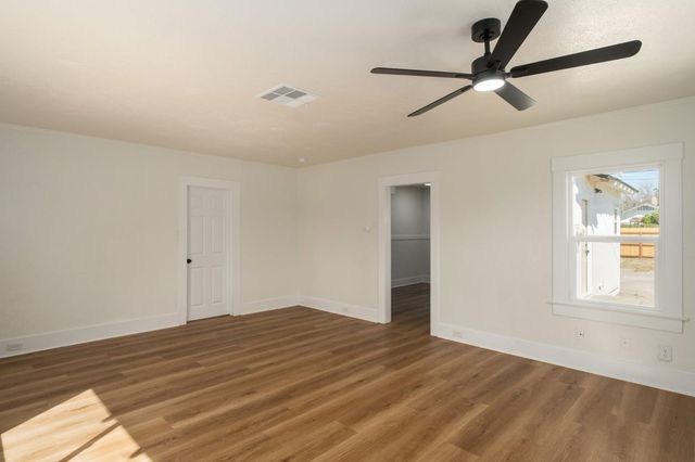 4237 E Washington Avenue, Fresno, CA 93702