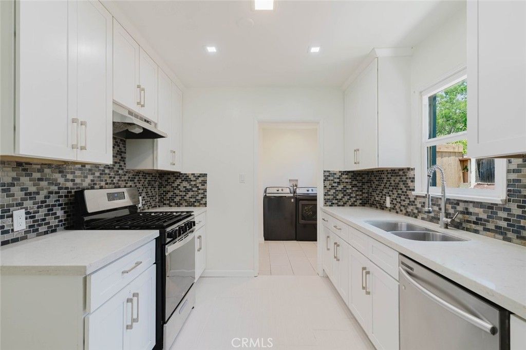 6712 Belmar Avenue, Reseda, CA 91335