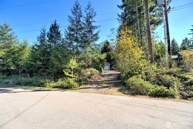 150 E Peaceful Place, Grapeview, WA 98546