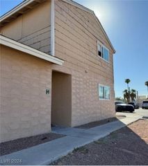 5116 Gray Lane H, Las Vegas, NV 89119