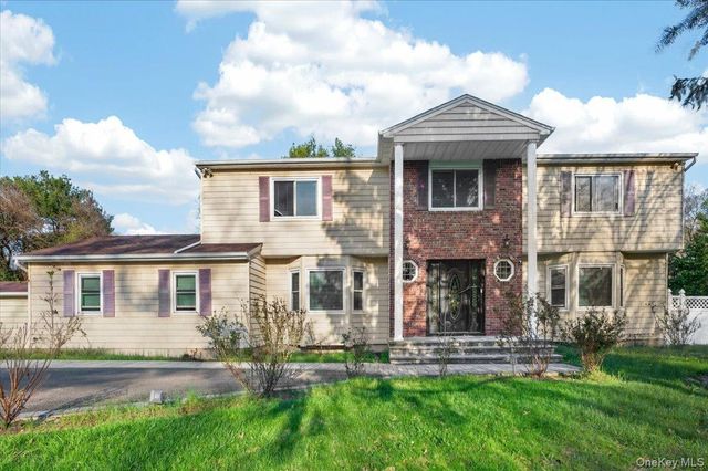 2 Vanderbilt Parkway, Dix Hills, NY 11746